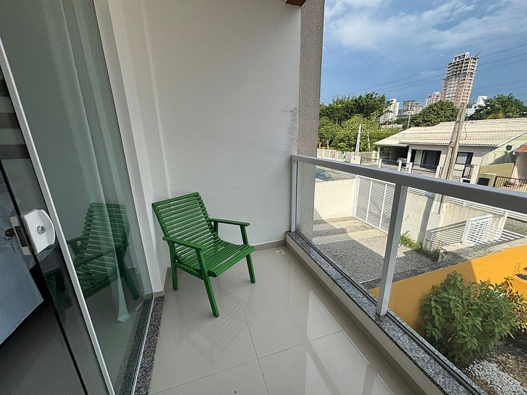 Sobrado com 2 suítes em Perequê BFJ0506