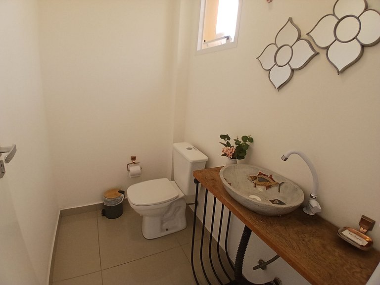 Sobrado com 2 suítes em Perequê BFJ0506