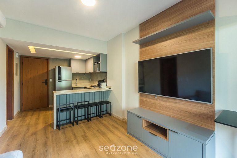 Apto c/ varanda a passos da praia da Barra TLR0113