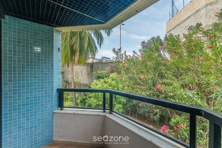 Apto c/ varanda a passos da praia da Barra TLR0113