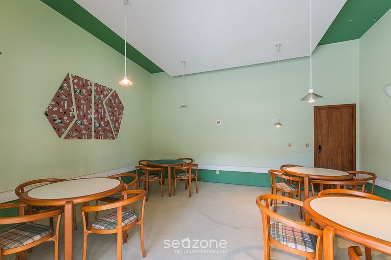 Apto c/ varanda a passos da praia da Barra TLR0113