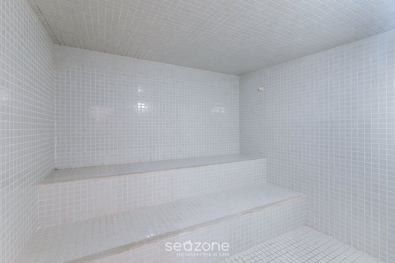 Apto c/ varanda a passos da praia da Barra TLR0113