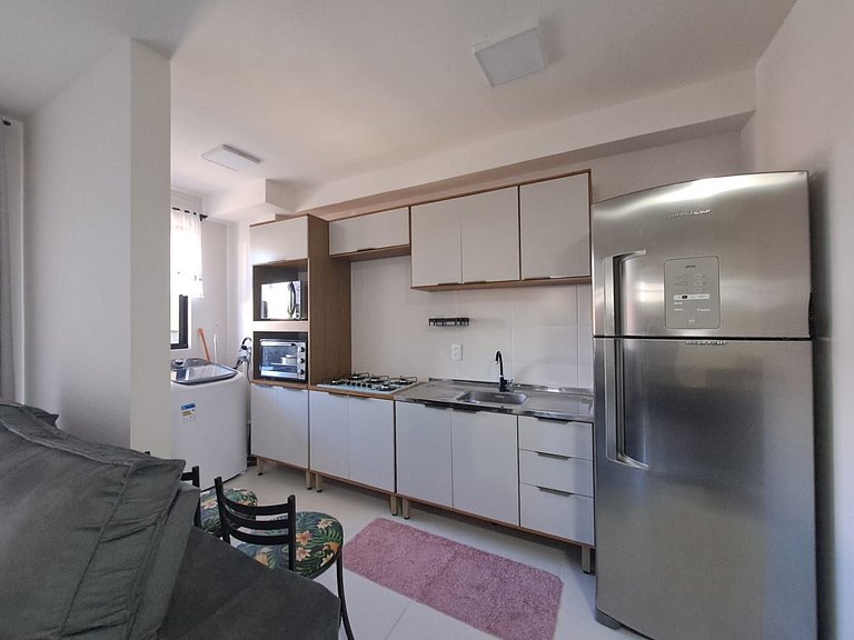 Apto c/ varanda e churrasq. a 500m do Mar MCB0302