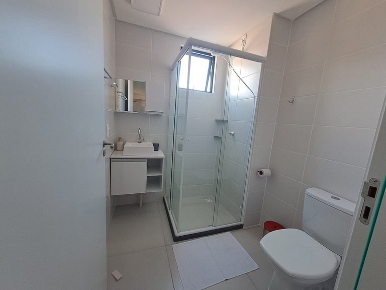 Apto c/ varanda e churrasq. a 500m do Mar MCB0302