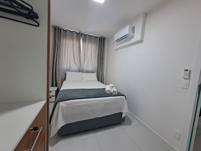 Apto c/ varanda e churrasq. a 500m do Mar MCB0302