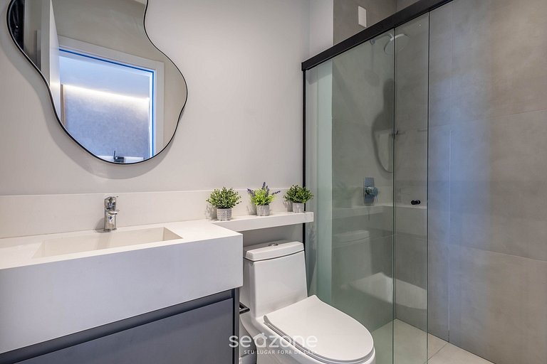 Studio moderno em Meia Praia a 220m do Mar FFS1407