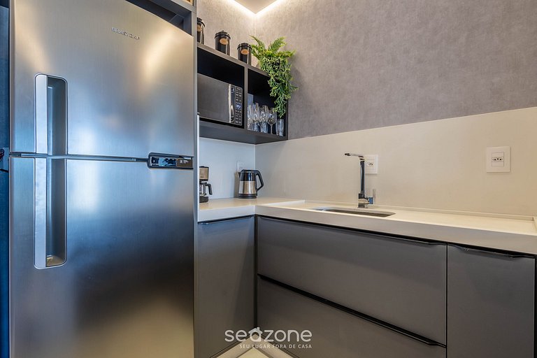 Studio moderno em Meia Praia a 220m do Mar FFS1407