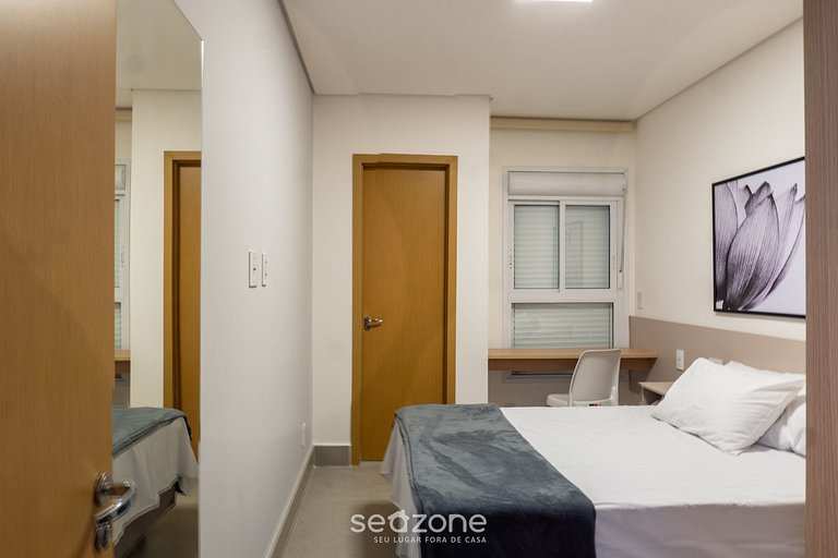 Apto em Prédio c/ Piscina e Academia GRLB1503