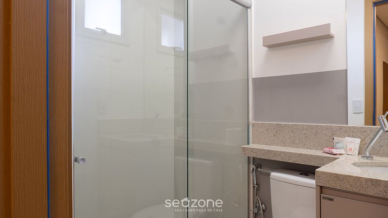 Apto em Prédio c/ Piscina e Academia GRLB1503