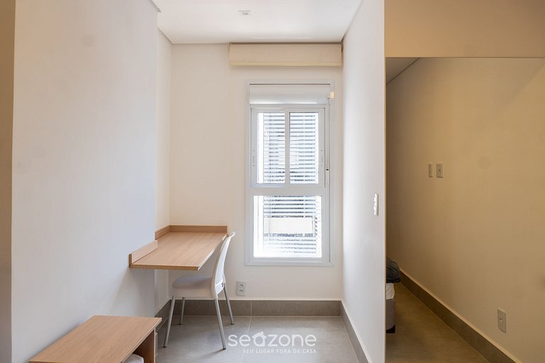 Apto em Prédio c/ Piscina e Academia GRLB1503