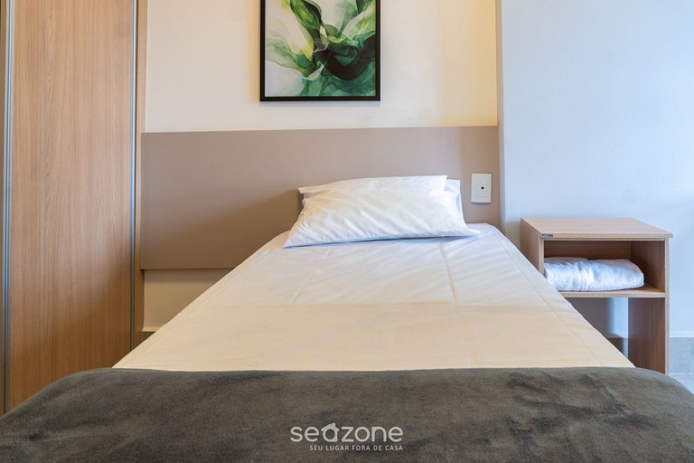 Apto em Prédio c/ Piscina e Academia GRLB1503