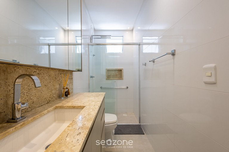 Apto c/ varanda gourmet a 450m da praia REB0802