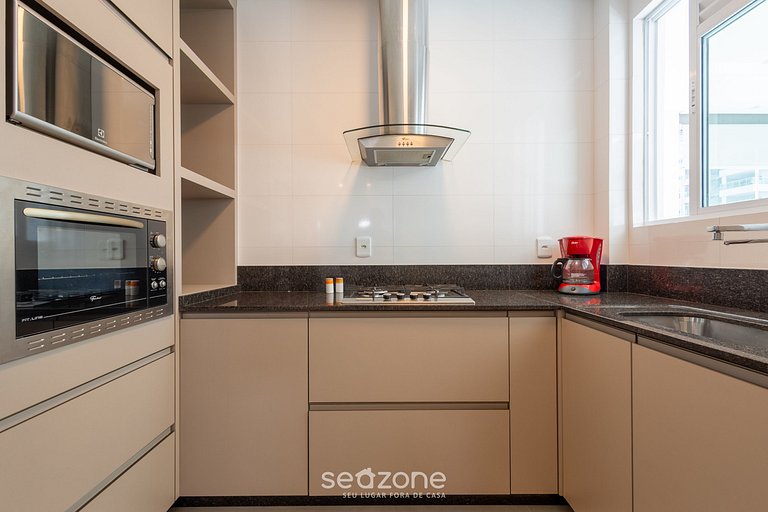 Apto c/ varanda gourmet a 450m da praia REB0802