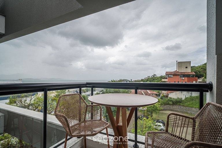 Apto c/ churrasq. a poucos passos do mar RTY0305