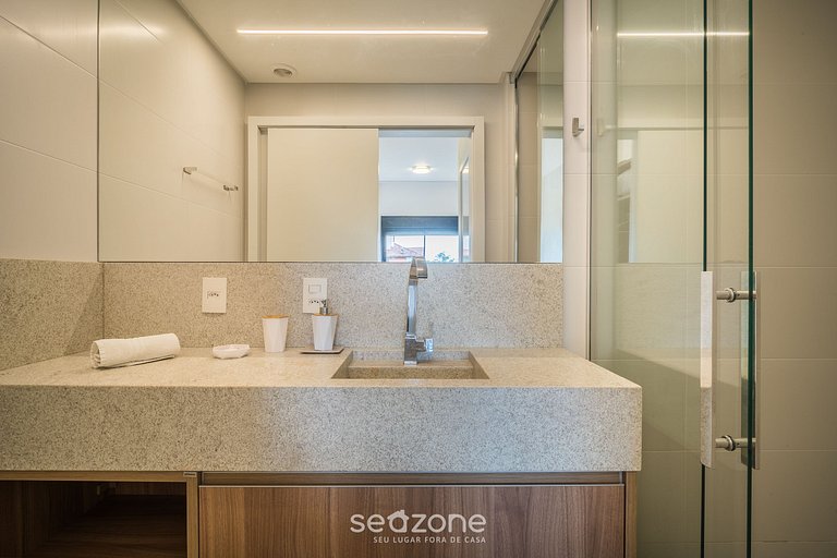 Apto c/ churrasq. a poucos passos do mar RTY0305