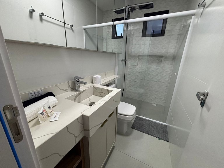 Apto c/ Churrasqueira a 300 m da Praia MAY0501