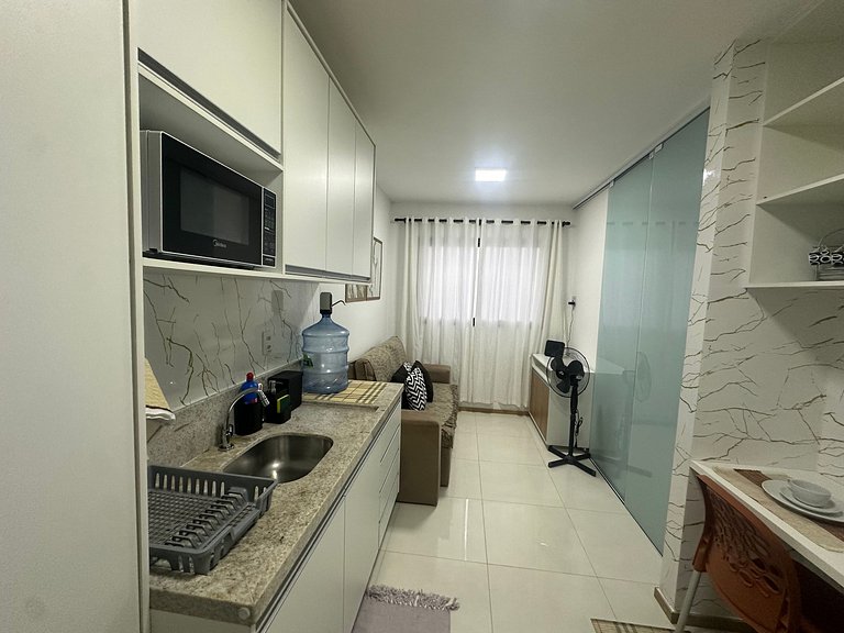 Apto a 500m da Orla em prédio c/ piscina HPA0606