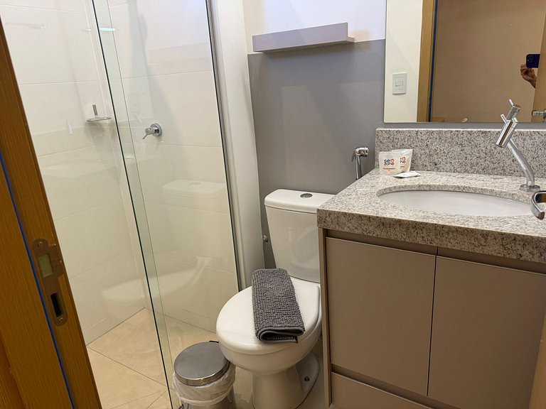 Apto de 1 suíte em Prédio c/ Piscina GRL1802