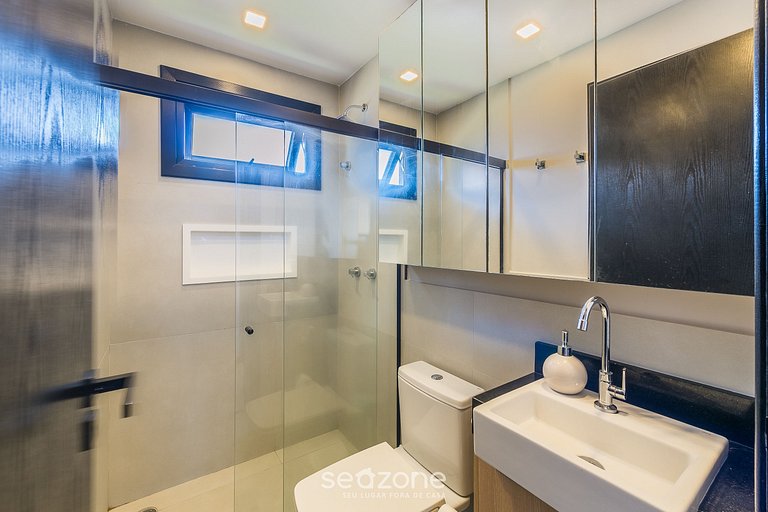 Apto em cond. c/ piscina na Praia do Forte VLP0211