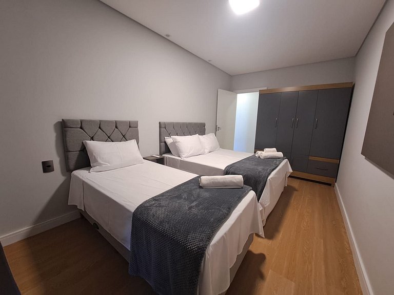 Apto c/ churrasqueira a 200m da Praia IFA0054