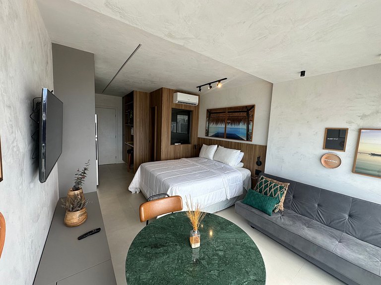 Studio c/ varanda em prédio c/ piscina URB1406