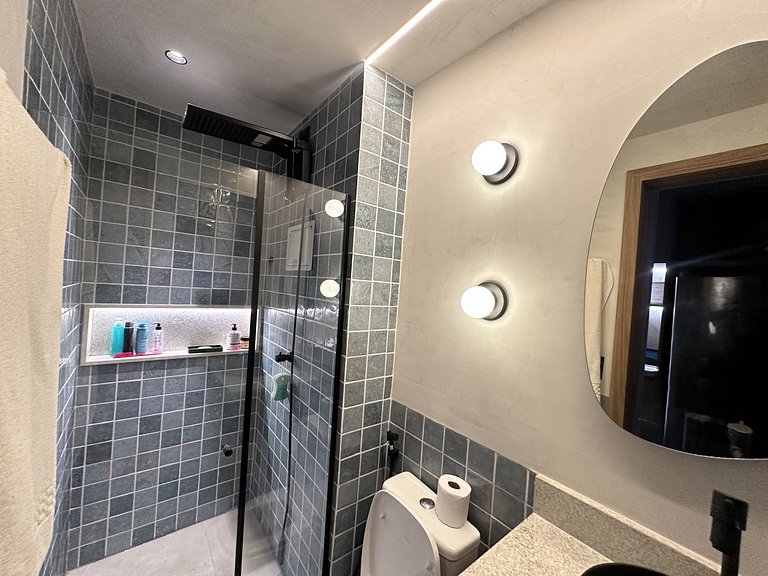 Studio con balcón en edificio con piscina URB1406