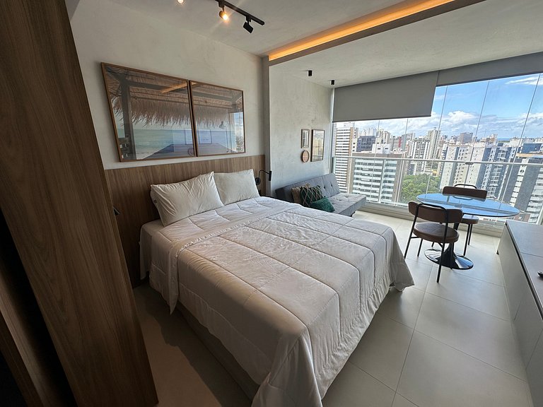 Studio c/ varanda em prédio c/ piscina URB1406