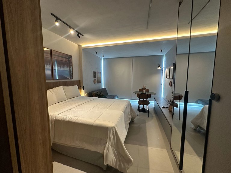 Studio c/ varanda em prédio c/ piscina URB1406