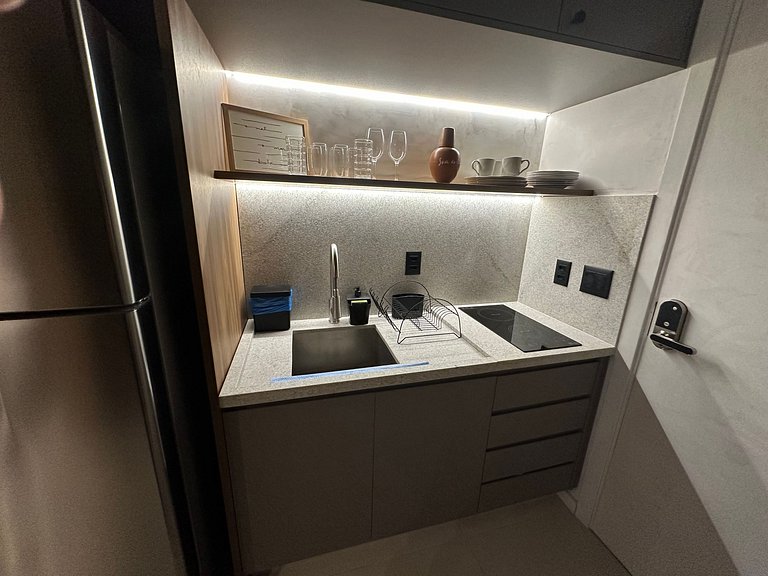 Studio con balcón en edificio con piscina URB1406