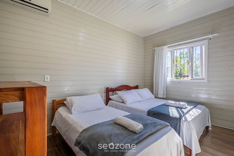 Casa c/ Churrasq. a 700m da Praia JSE0382