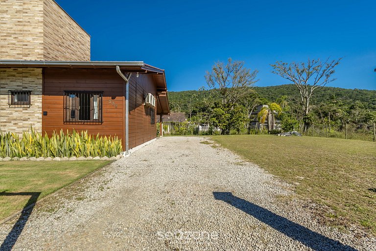 Casa c/ Churrasq. a 700m da Praia JSE0382