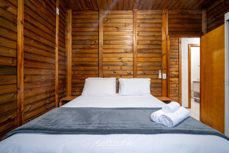 Refúgio de Madeira próx Lagoa da Conceição KNU0170