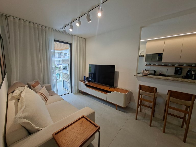 Apto c/ varanda, churrasq. e vista piscina ANO0209