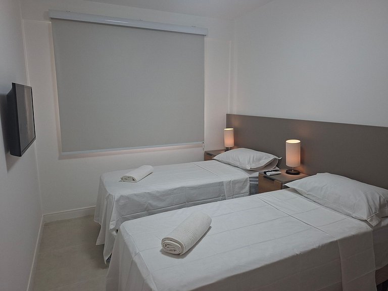 Apto c/ varanda, churrasq. e vista piscina ANO0209