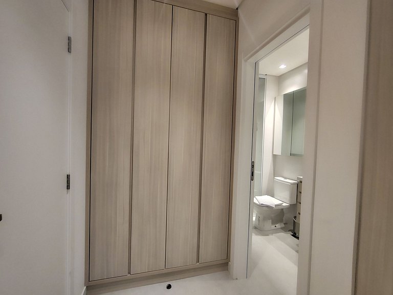 Apto em Cond. com Academia no Jurerê VOX0210