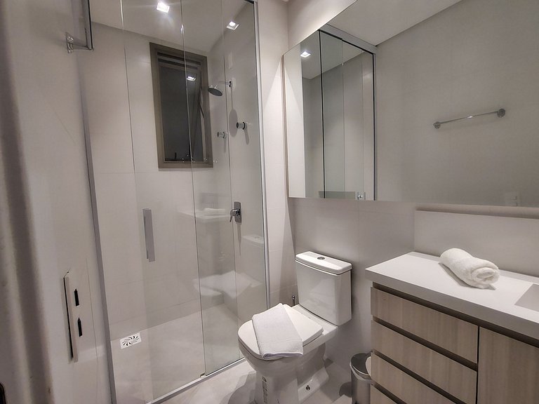 Apto en cond. con gimnasio en Jurerê VOX0210