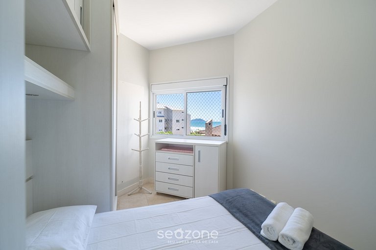 Apto c/ barbacoa en condominio con piscina EAF0404