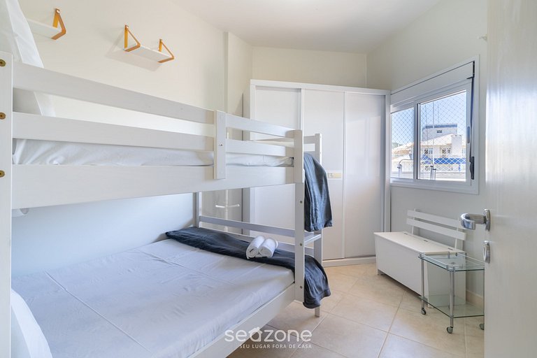 Apto c/ Churrasq. em Cond. c/ Piscina EAF0404