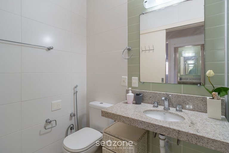 Apto c/ barbacoa en condominio con piscina EAF0404