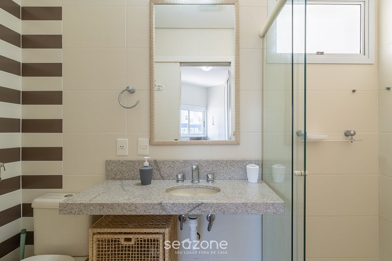 Apto c/ barbacoa en condominio con piscina EAF0404