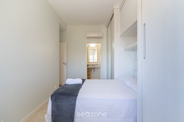 Apto c/ barbacoa en condominio con piscina EAF0404