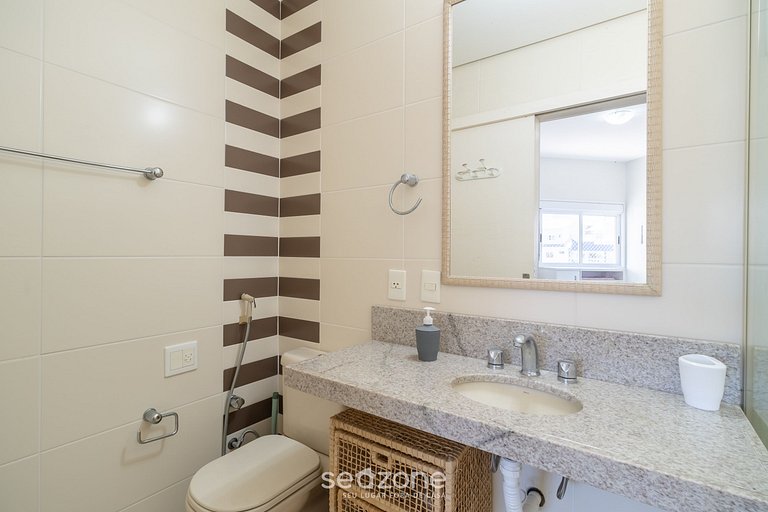 Apto c/ barbacoa en condominio con piscina EAF0404