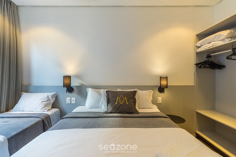 Ap moderno frente a la Praça das Etnias CBG0306