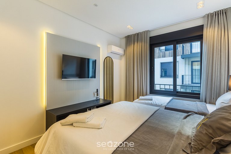 Ap moderno frente a la Praça das Etnias CBG0306