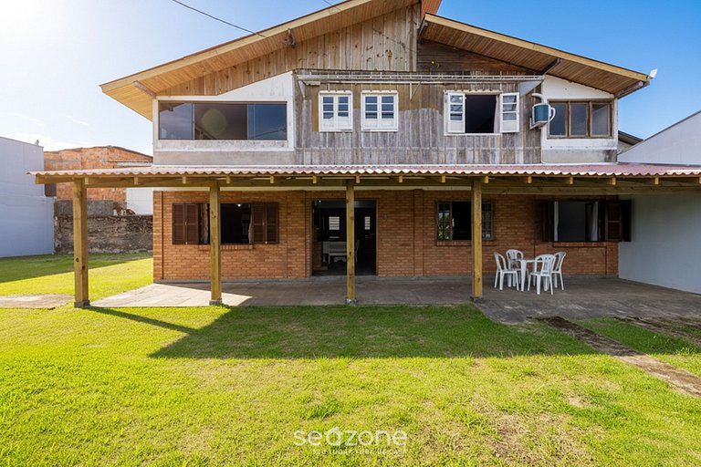 Casa Grande com 3 Quartos em Penha SEL0068