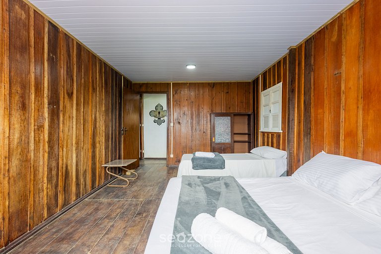 Casa Grande com 3 Quartos em Penha SEL0068