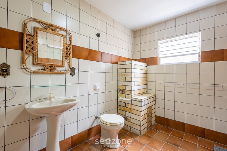 Casa Grande com 3 Quartos em Penha SEL0068