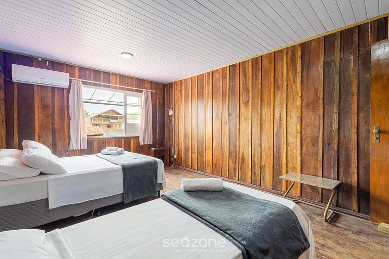 Casa Grande com 3 Quartos em Penha SEL0068