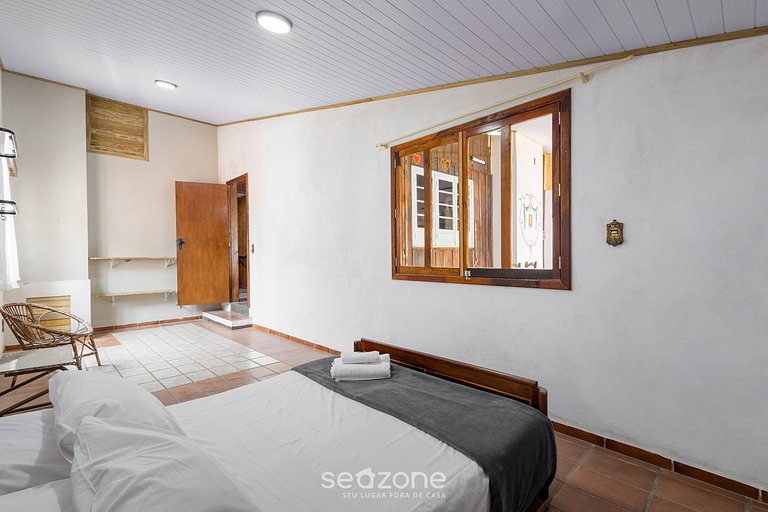 Casa Grande com 3 Quartos em Penha SEL0068