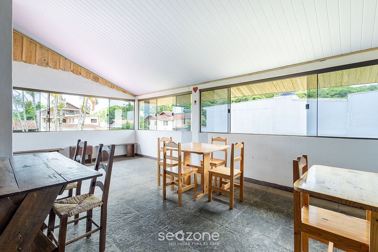 Casa Grande com 3 Quartos em Penha SEL0068